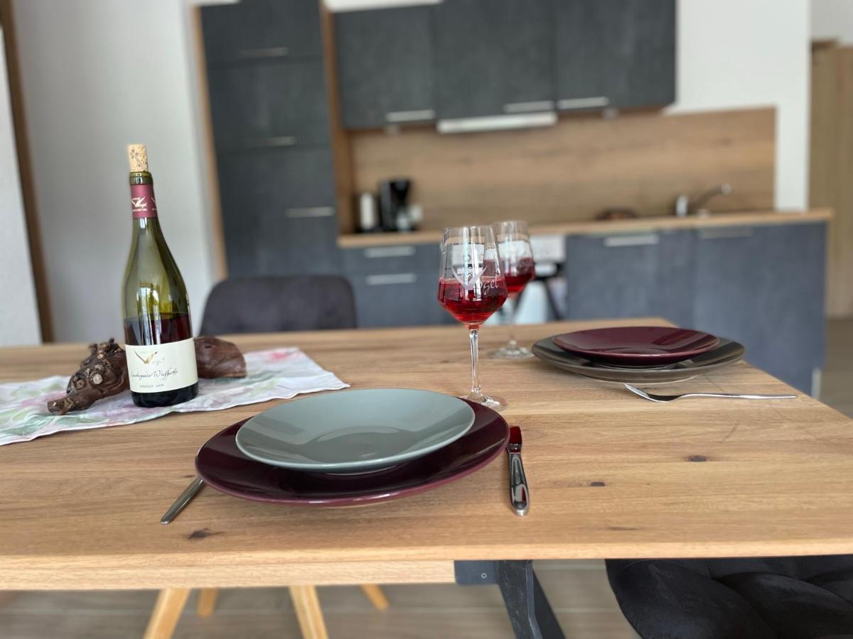 Apartamento Weingut & Strausswirtschaft Vogel Vogtsburg Exterior foto