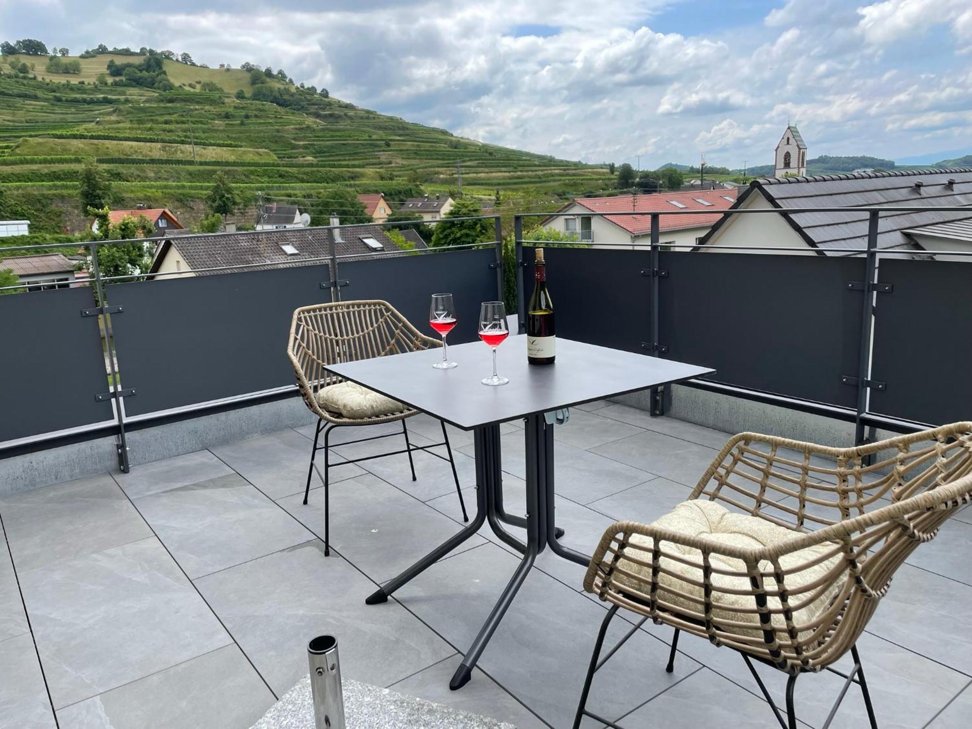 Apartamento Weingut & Strausswirtschaft Vogel Vogtsburg Exterior foto